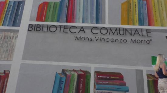 Biblioteca Comunale "Mons. V. Morra"