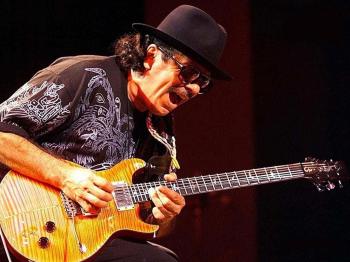 Santana a Bari: la leggenda di accordi tra chitarra e speranza