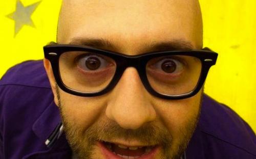 Che Fico di Pippo Franco viene rivisitato da Fabio Milella ed il web insorge con le critiche
