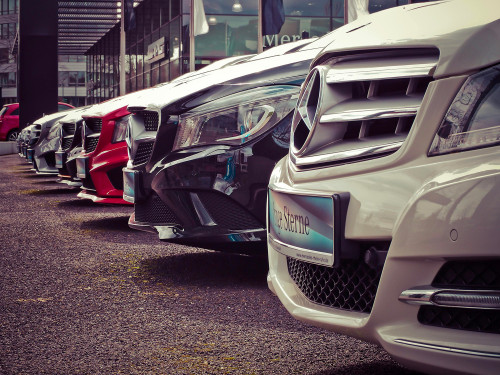 Scoprire l’Italia con stile: il fascino del noleggio auto di lusso 