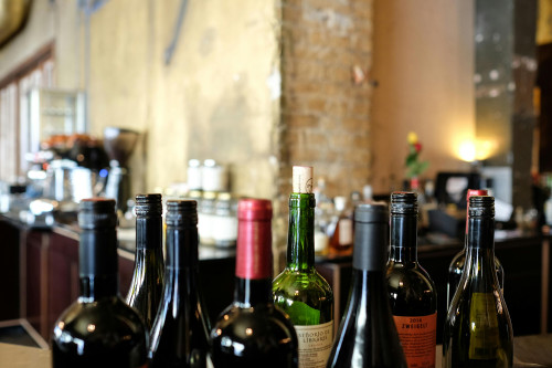 La rivoluzione digitale nel calice: come tecnologia e pagamenti trasformano il turismo del vino 