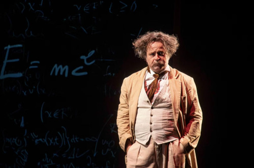 Etica, Scienza e Teatro: Flavio Albanese racconta come si porta in scena la meraviglia dell'Universo