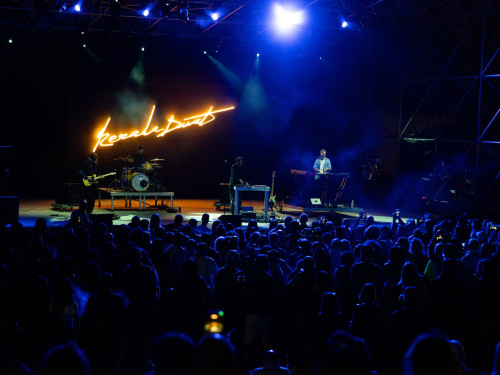 Cinzella Festival, i Kerala Dust inaugurano l'edizione 2026 con un live magnetico alle Cave di Fantiano