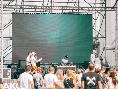 In che modo la tecnologia sta cambiando l'esperienza dei festival musicali moderni?