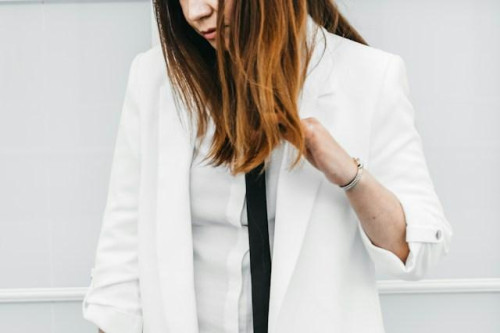 Blazer donna elegante: il dettaglio sartoriale che rende più forte anche un outfit semplice