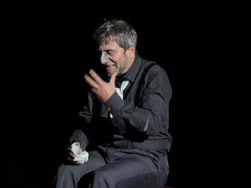 “Il naso” debutta al Teatro Comunale di Ceglie Messapica con Ippolito Chiarello