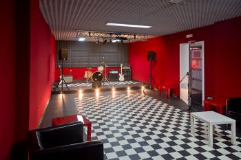 The Sound of Garage live e Violet Pine + Tricksters live