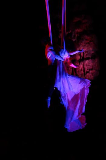 Hell in the Cave - versi danzanti nell'aere fosco