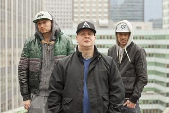 Club Dogo live con Terron Fabio, Paparina, Puccia, Papa Leu e Rubens