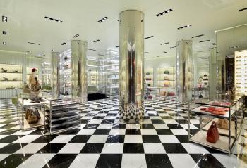 Prada inaugura il suo primo negozio a Bari in via Sparano