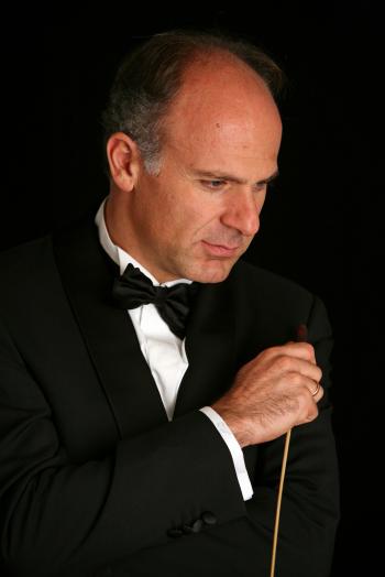 Massimo Quarta dirige l'Orchestra Schipa - omaggio a da Venosa e Beethoven