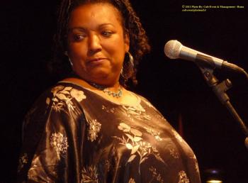 Bossamba e Claudia Marss in concerto live