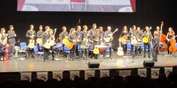 L'Orchestra di Chitarre De Falla diretta da Pasquale Scarola