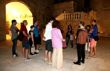 Visita guidata in abiti d'epoca a Castrignano dei Greci