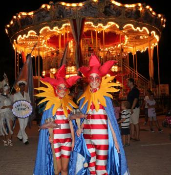 Maschere di carnevale e tarantella