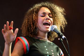 Aqua Vitae 2013 - Andreya Triana in concerto live