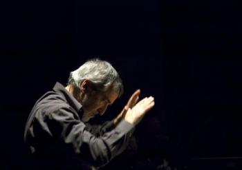 Fabio Maestri dirige l'Orchestra del Petruzzelli con Gilda Buttà al pianoforte