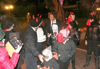 Halloween a Miragica tra brivido e scherzi da becchino