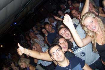 Dance anni 80 90, karaoke e divertentismo