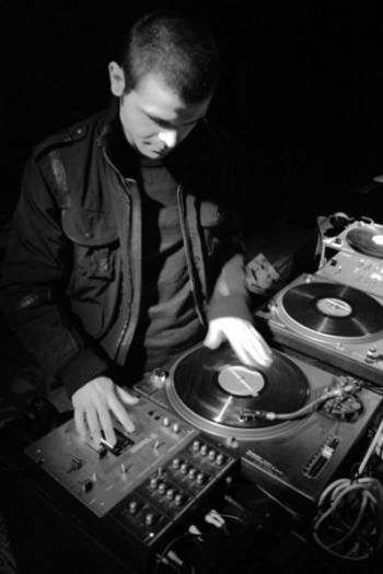 Dj Kosmik - Vinile, vinile e solo vinile...
