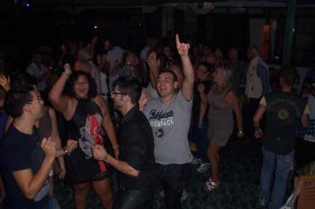 Dance anni 80 90  balli di gruppo e karaoke