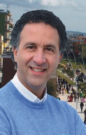 Consegna della Costituzione Italiana ai 18enni e Riconoscimento agli Studenti Più Meritevoli