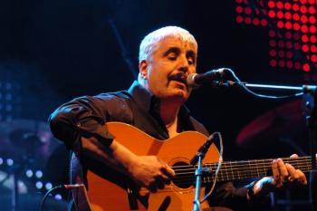 Pino Daniele presenta "Napule è - Tutta N’ata Storia"