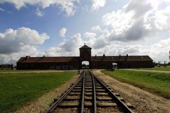 “I Luoghi Della Memoria”. Una Mostra Fotografica per non dimenticare la  Shoah da Auschwitz e Birkenau