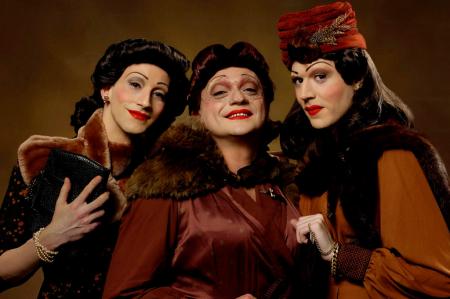Le Sorelle Marinetti in  “Non ce ne importa niente”