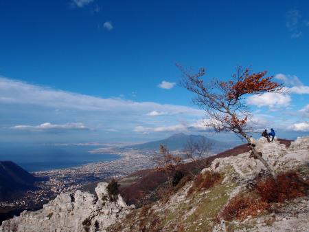 All’altopiano di Santa Maria dei Monti (m. 1050) e alla sorgente del Vrecciaro