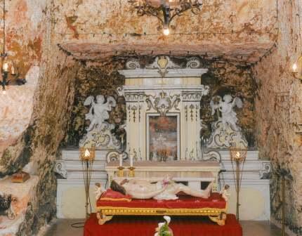Visita Guidata alla Chiesa rupestre di Cristo alla Grotta ed alle Edicole Sacre
