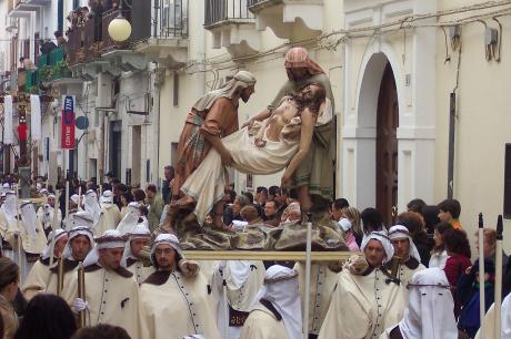 LA CONFRATERNITA DEL CARMINE ... IN CAMMINO VERSO LA SOLIDARIETA’. Domenica, 30 marzo, inaugurazione della Mostra sulla Settimana Santa.