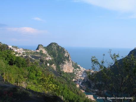 Ad Amalfi lungo le antiche pedonali e ritorno a Ravello risalendo la Valle delle Ferriere