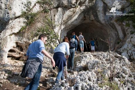 Escursione verso la Grotta dei Millenari