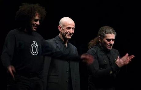 “Fútbol-Storie di calcio” con il trio Servillo, Girotto, Mangalavite - “SmokeZone” la mostra fotografica di Nicola Loviento