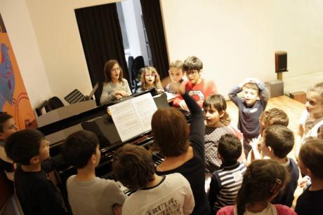 Sapere sonoro e educazione. Con un appendice in omaggio a un vociologo non poco fa