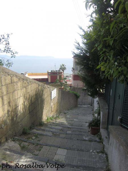Dal Vomero a Chiaia, lungo Calata San Francesco