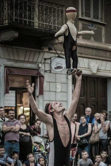 Festival Ti Fiabo e Ti Racconto: Le Strade che Ridono - Circo Pacco: Paccottiglia