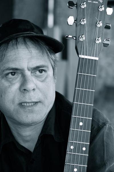 Santino Mandolla in “Guitar Heroes”
