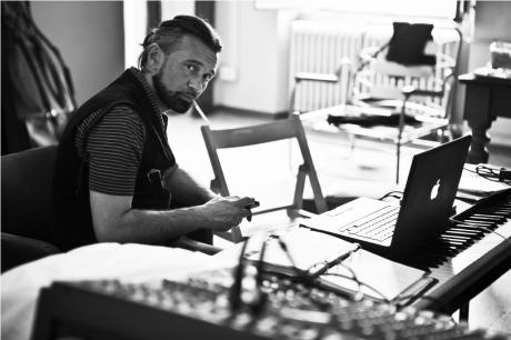 Linea d'Ombra presenta John De Leo in concerto