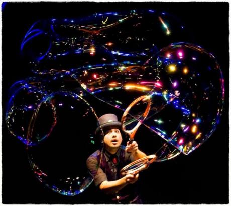 BUBBLES - un viaggio nel Magico mondo delle Bolle di Sapone