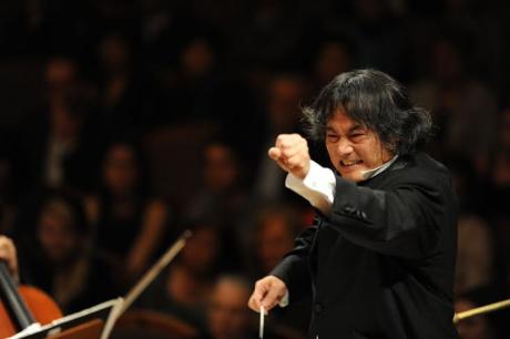 Muhai Tang dirige l'Orchestra del San Carlo - Al pianoforte Rudolf Buchbinder