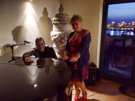 Jazz & Food il venerdì al Maxxizone con Musica Live Jazz con Dee Dee Joy e Eddy Olivieri