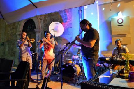 Al Mercatino dell'Antiquariato di Lecce, il concerto Dei Balkan Trip