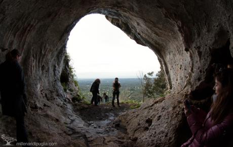 Escursione verso la Grotta dei Millenari lungo sentieri panoramici