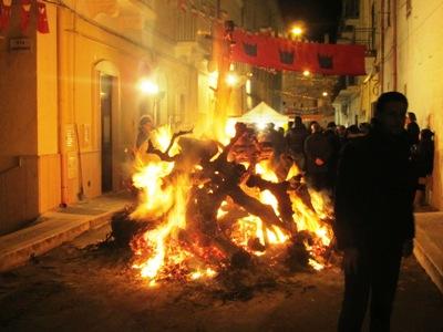 Il quartiere San Giuseppe - La Pentima si prepara a vivere la festa dei falò