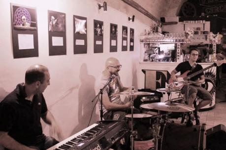 Davoli Trio Live jazz Fusion
