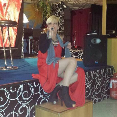 FONTE DELLE MUSE Esibizione della Cantante "THISA"