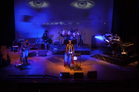 A trick ...of the Gabriel  .  concerto live  The Squonk Genesis cover band