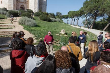 Alla scoperta di Castel del Monte: Labirinto simbolico, mistero di sapienza.